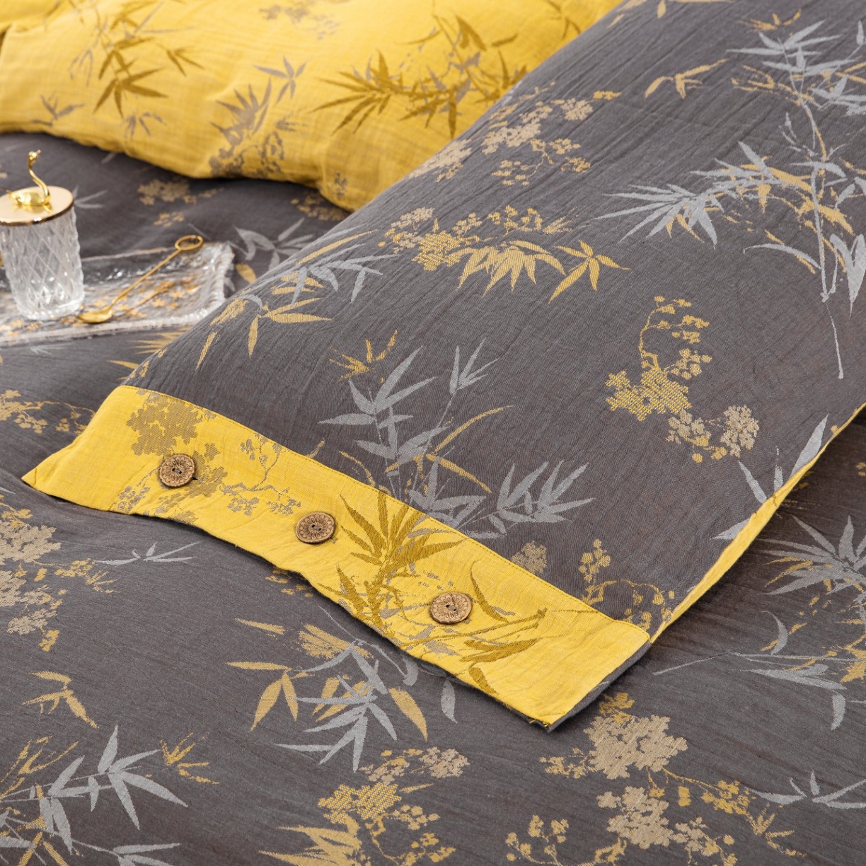 91家纺网 家纺一手货源 找家纺 仰望棉麻双层纱供应链 2025新款全棉纯棉色织提花纽扣款四件套-竹韵 竹韵-黑金