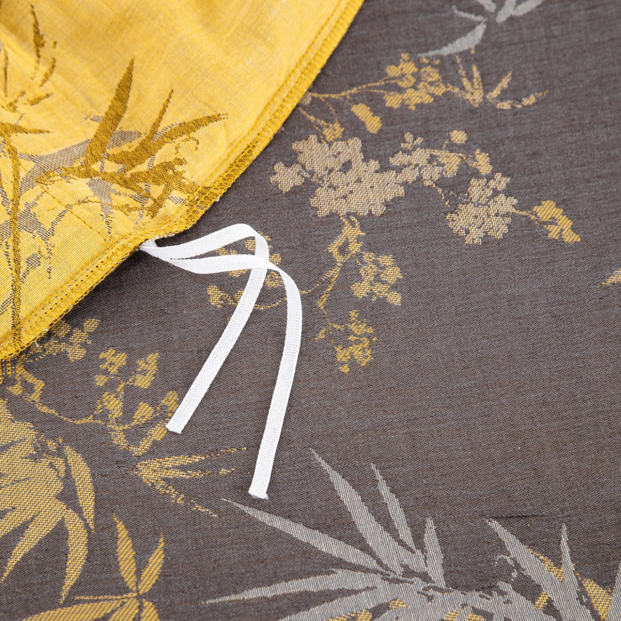 91家纺网 家纺一手货源 找家纺 仰望棉麻双层纱供应链 2025新款全棉纯棉色织提花纽扣款四件套-竹韵 竹韵-黑金