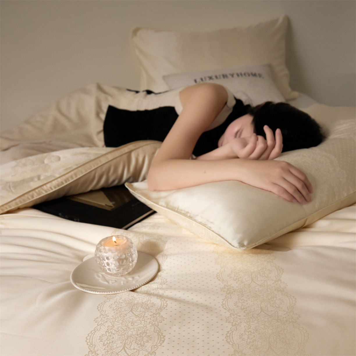 91家纺网 家纺一手货源 找家纺 头等舱 2025新款天棉缎大提花55莱赛尔大豆7A抗菌秋冬被(模特图） 慕斯