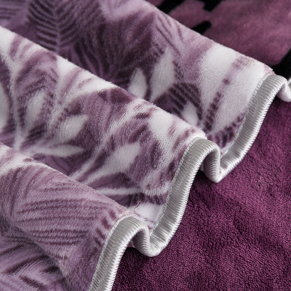 91家纺网 家纺一手货源 找家纺 硕喜 2025新款新8.5斤法莱绒四件套珊瑚牛奶金貂绒四件套床裙款 紫气东来