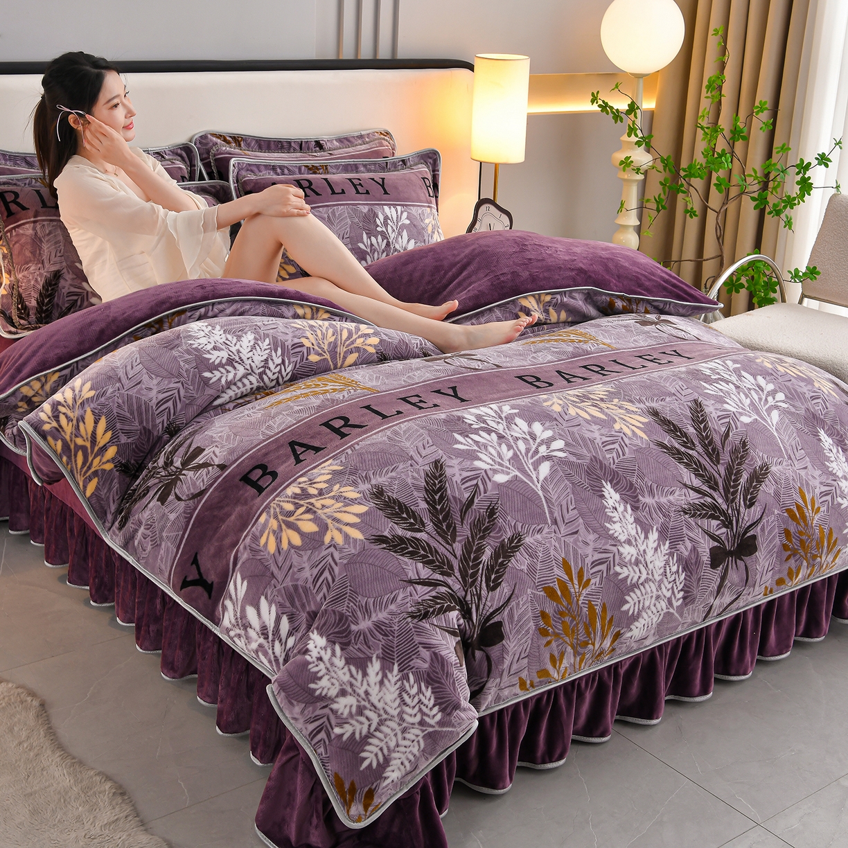 91家纺网 家纺一手货源 找家纺 硕喜 2025新款新8.5斤法莱绒四件套珊瑚牛奶金貂绒四件套床裙款 紫气东来