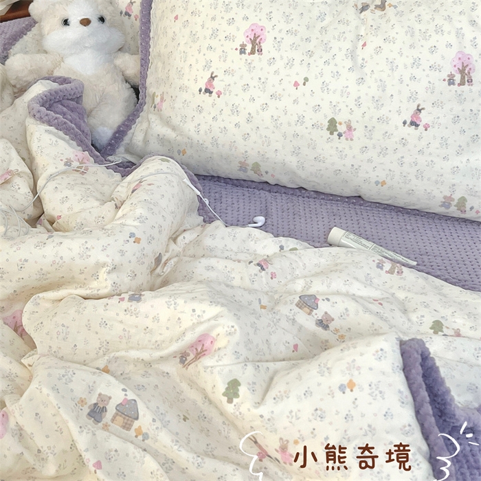 91家纺网 家纺一手货源 找家纺 荣轩 2025秋冬必备新品棉加绒华夫格提花绒工艺款四件套（铺床版）小熊奇境