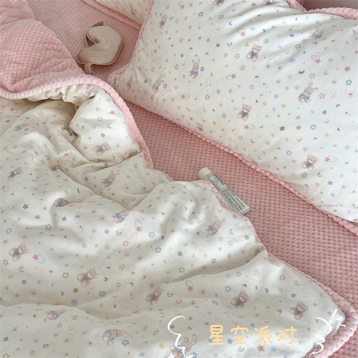 91家纺网 家纺一手货源 找家纺 荣轩 2025秋冬必备新品棉加绒华夫格提花绒工艺款四件套（铺床版）星空派对