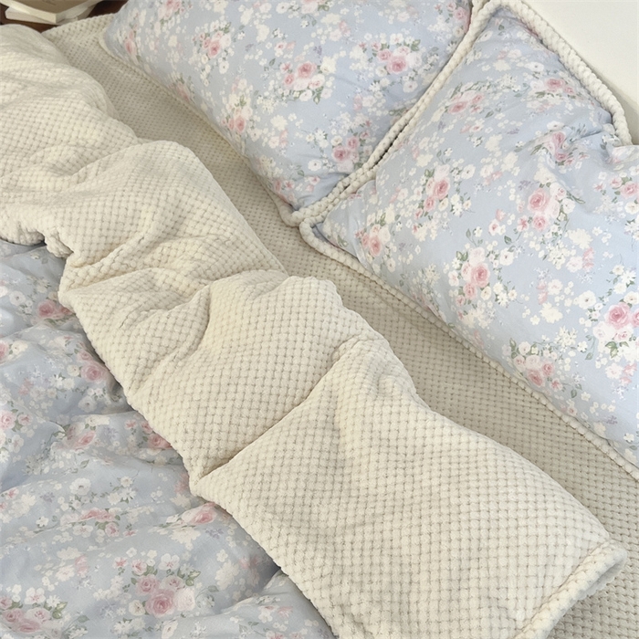 91家纺网 家纺一手货源 找家纺 荣轩 2025秋冬必备新品棉加绒华夫格提花绒工艺款四件套（铺床版）繁花