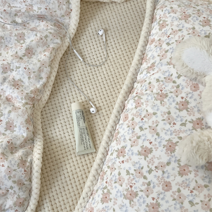 91家纺网 家纺一手货源 找家纺 荣轩 2025秋冬必备新品棉加绒华夫格提花绒工艺款四件套（铺床版）蜜语