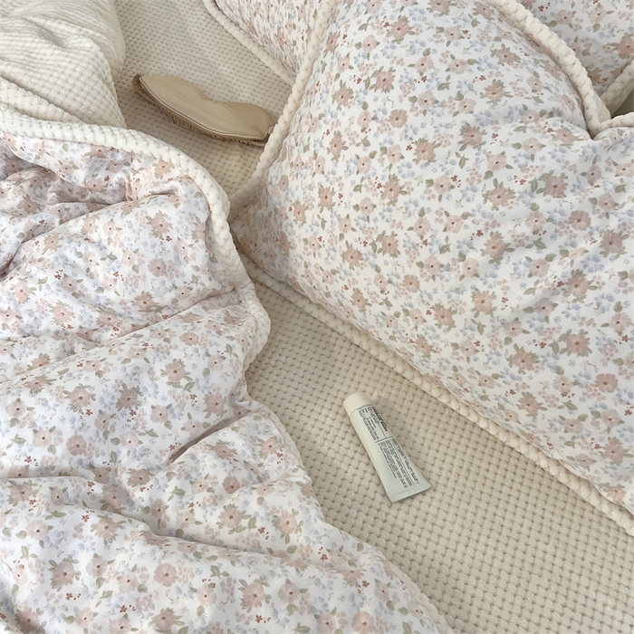 91家纺网 家纺一手货源 找家纺 荣轩 2025秋冬必备新品棉加绒华夫格提花绒工艺款四件套（铺床版）蜜语