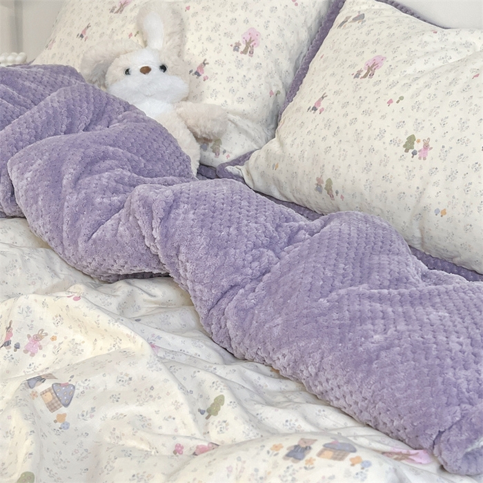 91家纺网 家纺一手货源 找家纺 荣轩 2025秋冬必备新品棉加绒华夫格提花绒工艺款四件套（铺床版）小熊奇境