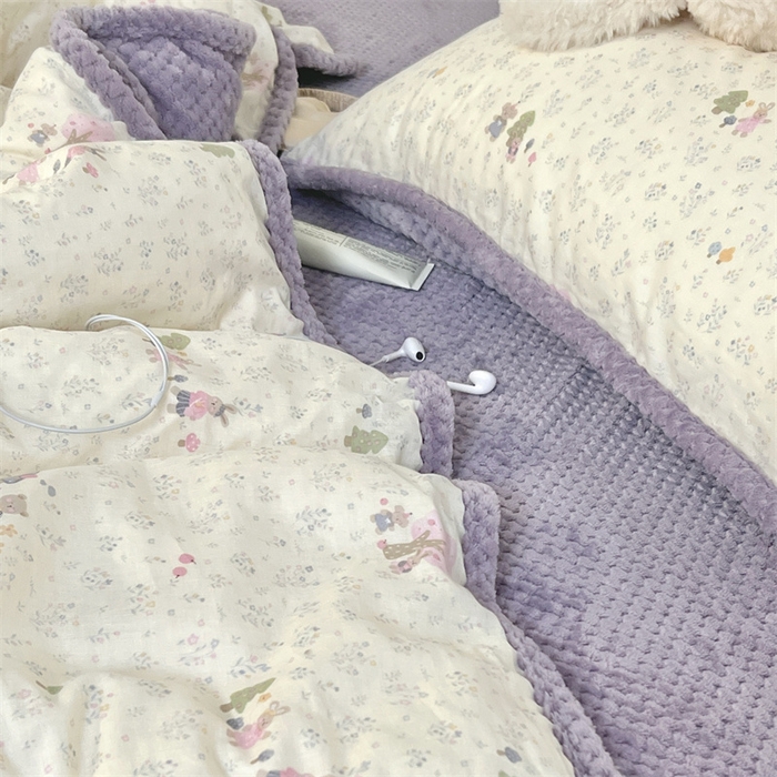 91家纺网 家纺一手货源 找家纺 荣轩 2025秋冬必备新品棉加绒华夫格提花绒工艺款四件套（铺床版）小熊奇境