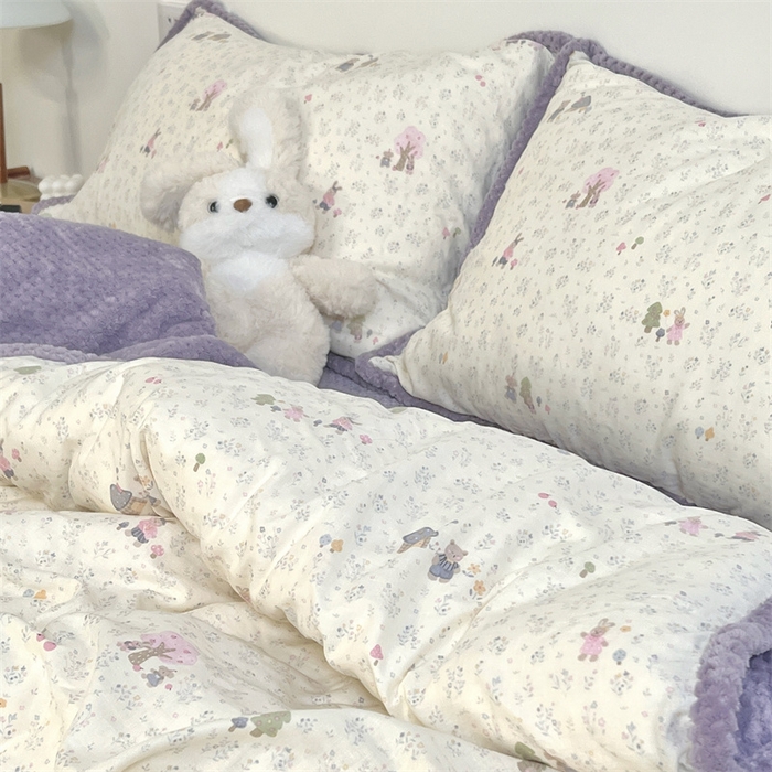 91家纺网 家纺一手货源 找家纺 荣轩 2025秋冬必备新品棉加绒华夫格提花绒工艺款四件套（铺床版）小熊奇境