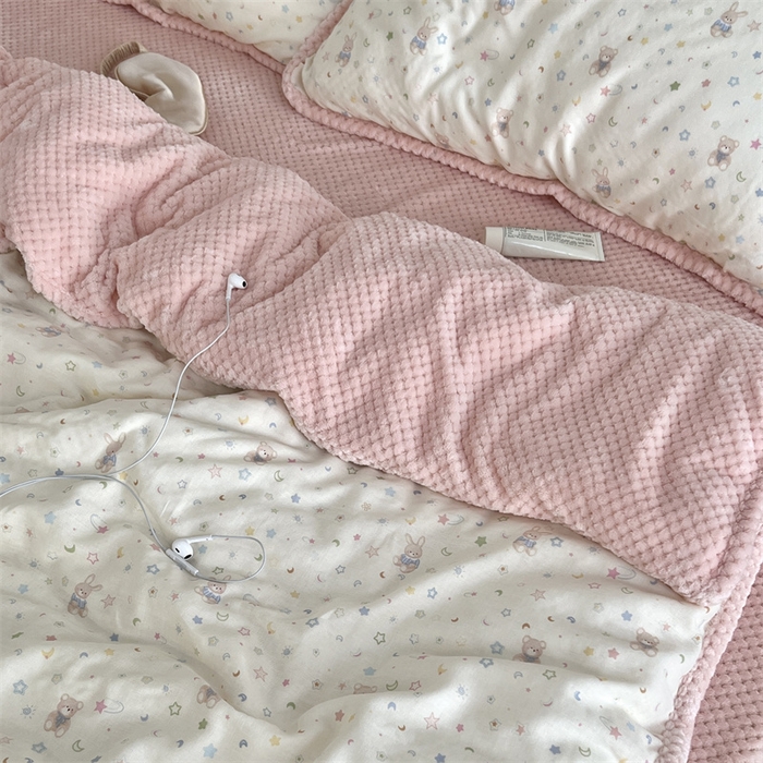 91家纺网 家纺一手货源 找家纺 荣轩 2025秋冬必备新品棉加绒华夫格提花绒工艺款四件套（铺床版）星空派对