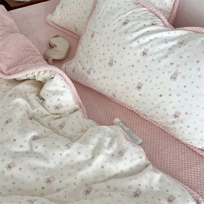 91家纺网 家纺一手货源 找家纺 荣轩 2025秋冬必备新品棉加绒华夫格提花绒工艺款四件套（铺床版）星空派对