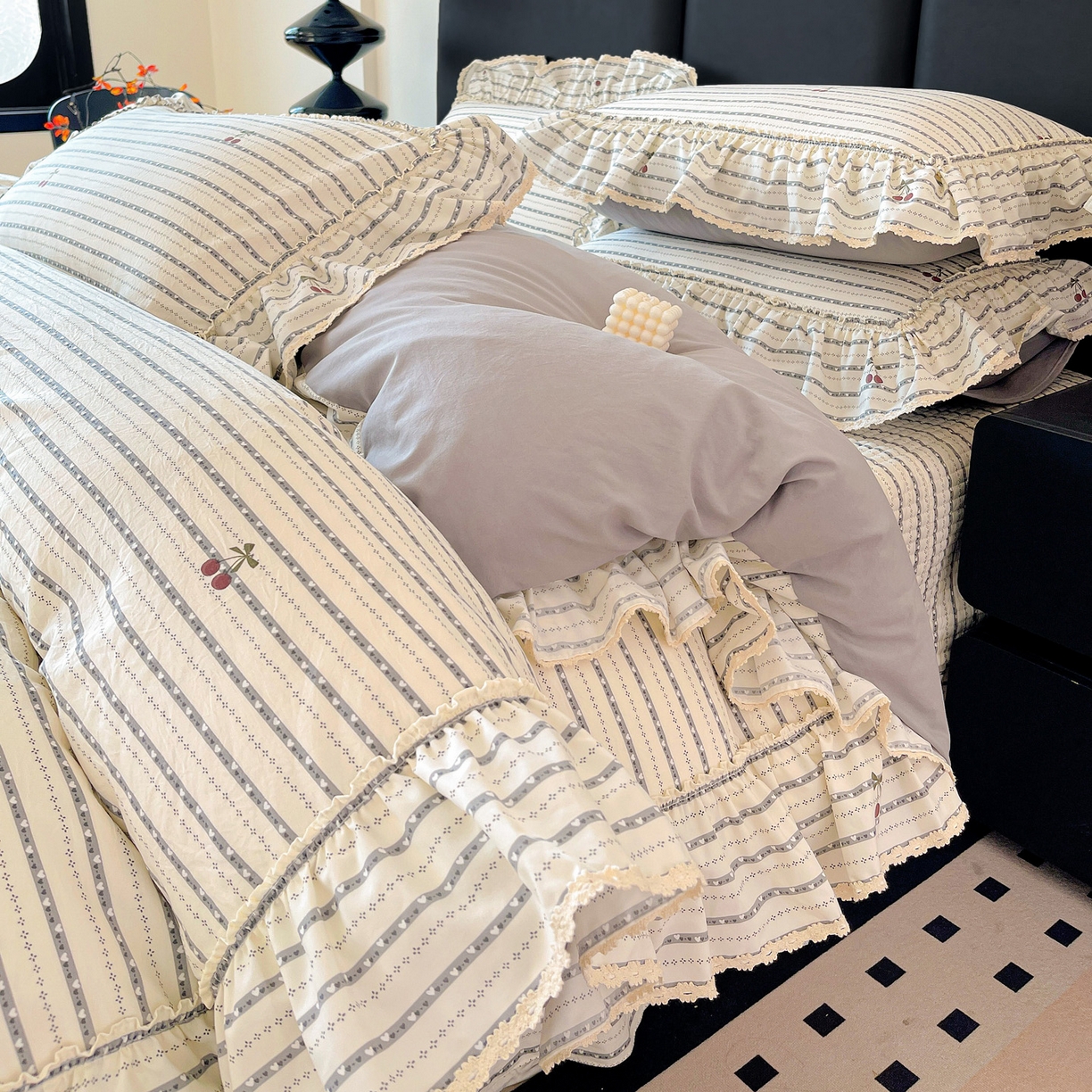 富米莱（原臻工厂） 2026新款法式大花边A类古法仿棉云感纱床盖床裙四件套 大花边-爱心樱桃