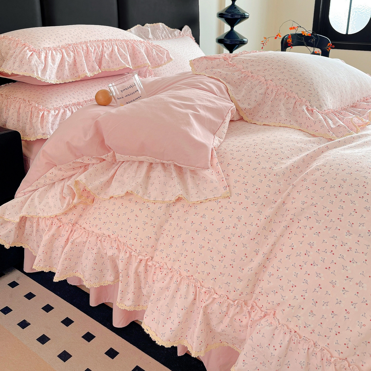 91家纺网 家纺一手货源 找家纺 富米莱（原臻工厂） 2026新款法式大花边A类古法仿棉云感纱床盖床裙四件套 大花边-粉花柔卧