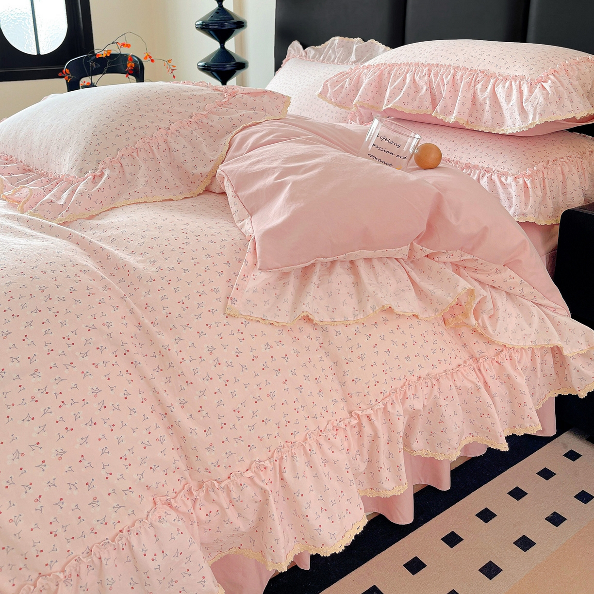 91家纺网 家纺一手货源 找家纺 富米莱（原臻工厂） 2026新款法式大花边A类古法仿棉云感纱床盖床裙四件套 大花边-粉花柔卧