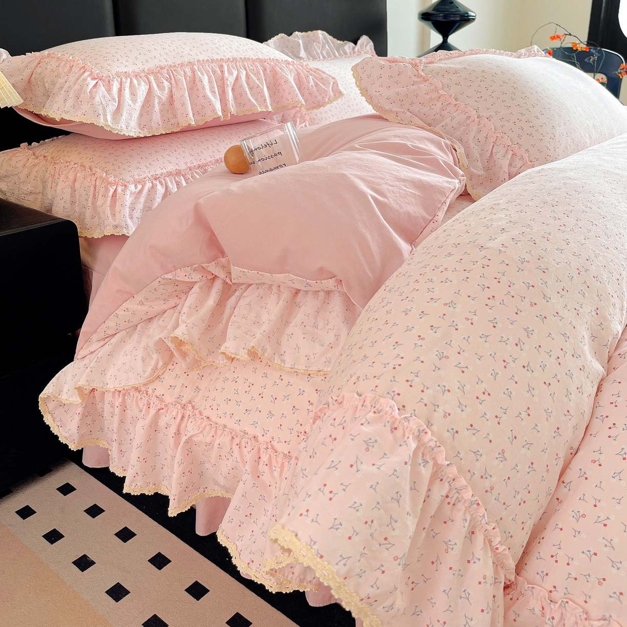 91家纺网 家纺一手货源 找家纺 富米莱（原臻工厂） 2026新款法式大花边A类古法仿棉云感纱床盖床裙四件套 大花边-粉花柔卧