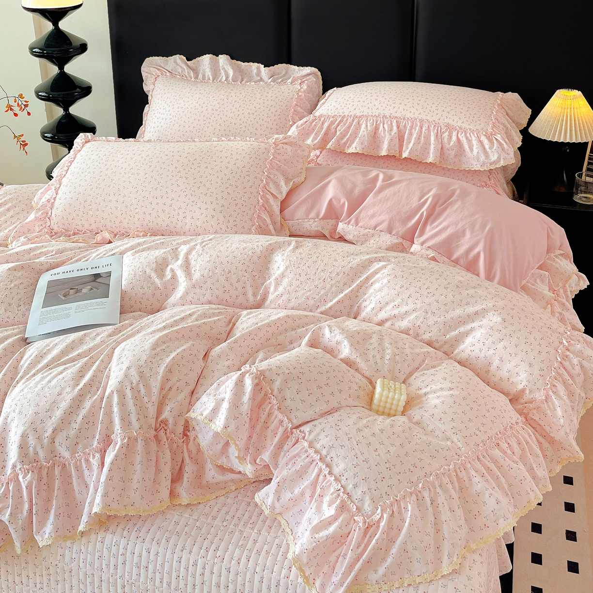 91家纺网 家纺一手货源 找家纺 富米莱（原臻工厂） 2026新款法式大花边A类古法仿棉云感纱床盖床裙四件套 大花边-粉花柔卧