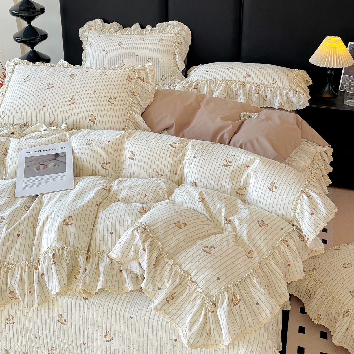 91家纺网 家纺一手货源 找家纺 富米莱（原臻工厂） 2026新款法式大花边A类古法仿棉云感纱床盖床裙四件套 大花边-好运木马