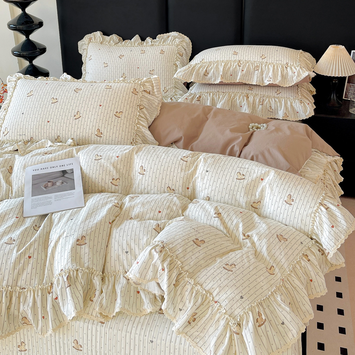 91家纺网 家纺一手货源 找家纺 富米莱（原臻工厂） 2026新款法式大花边A类古法仿棉云感纱床盖床裙四件套 大花边-好运木马