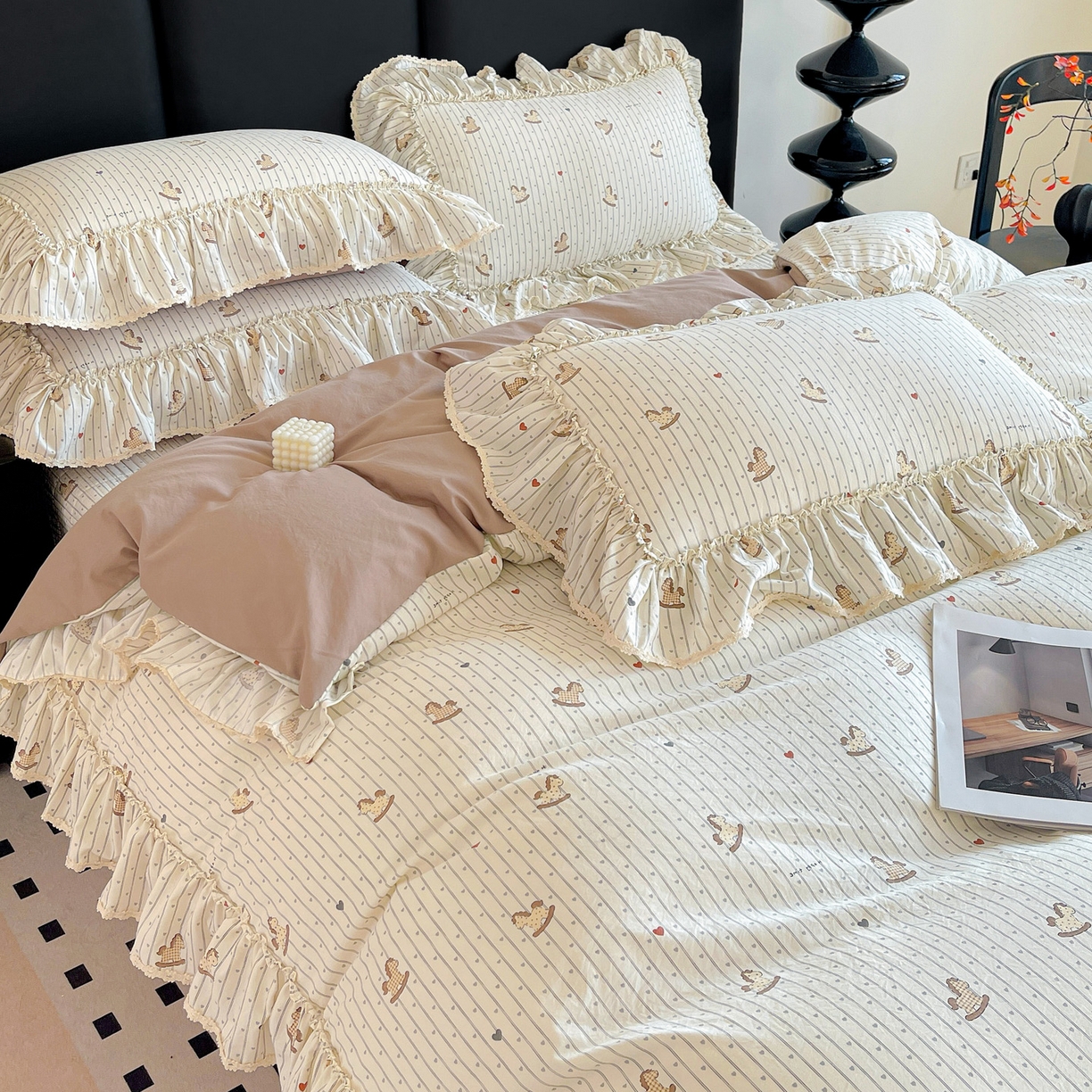 91家纺网 家纺一手货源 找家纺 富米莱（原臻工厂） 2026新款法式大花边A类古法仿棉云感纱床盖床裙四件套 大花边-好运木马