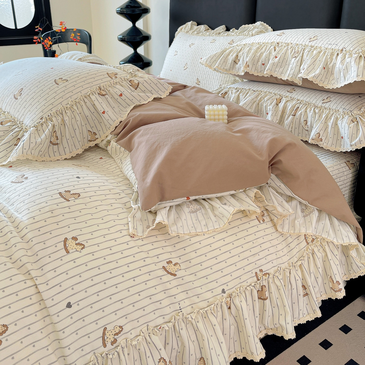 91家纺网 家纺一手货源 找家纺 富米莱（原臻工厂） 2026新款法式大花边A类古法仿棉云感纱床盖床裙四件套 大花边-好运木马