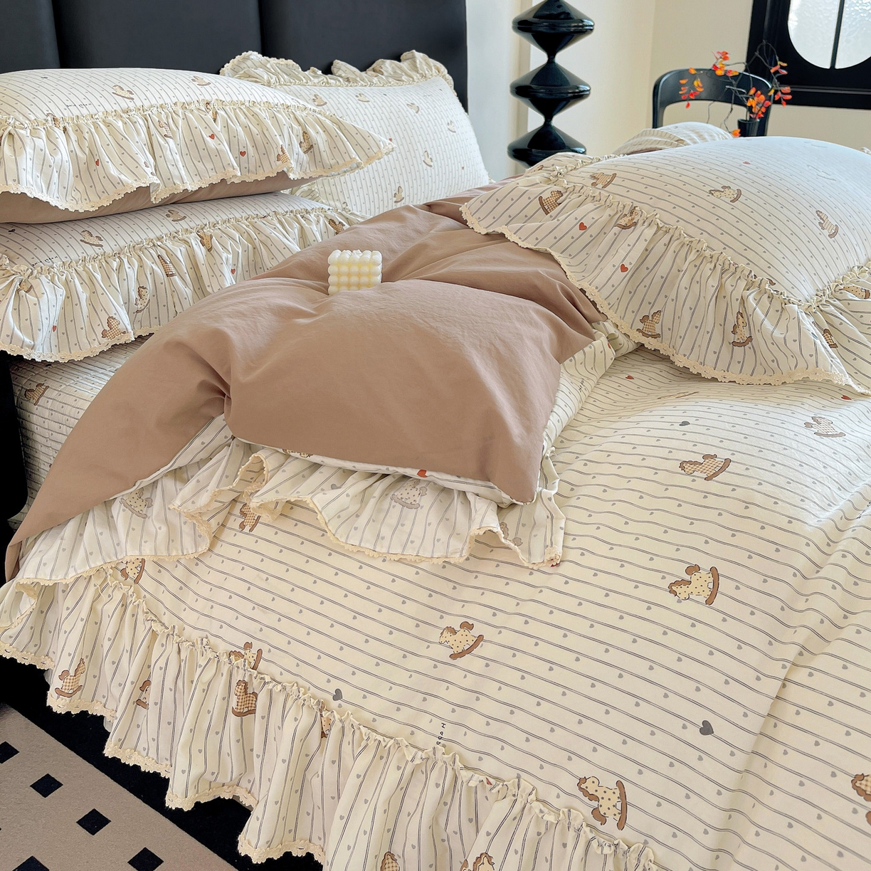 91家纺网 家纺一手货源 找家纺 富米莱（原臻工厂） 2026新款法式大花边A类古法仿棉云感纱床盖床裙四件套 大花边-好运木马