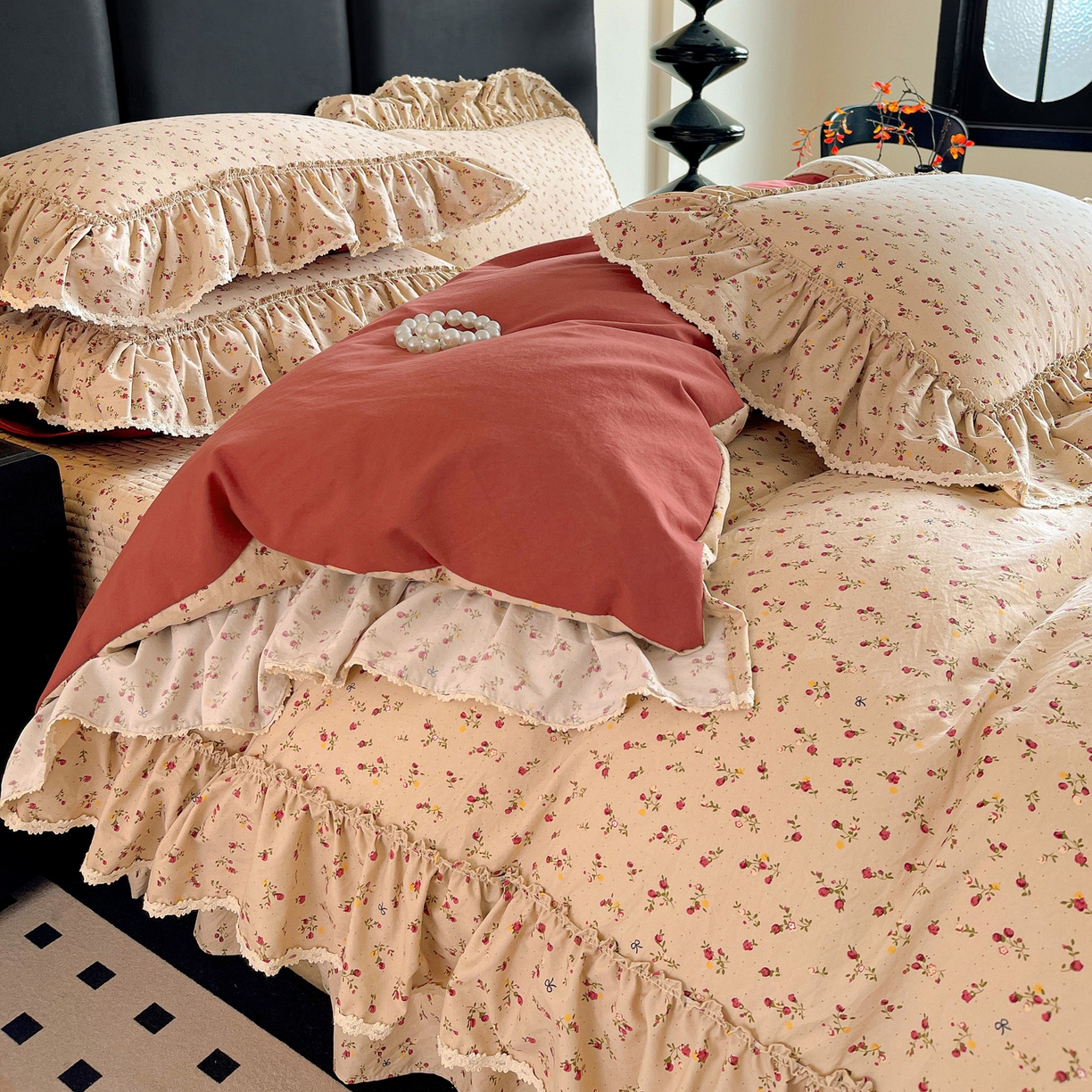 91家纺网 家纺一手货源 找家纺 富米莱（原臻工厂） 2026新款法式大花边A类古法仿棉云感纱床盖床裙四件套 大花边-焦糖玫瑰