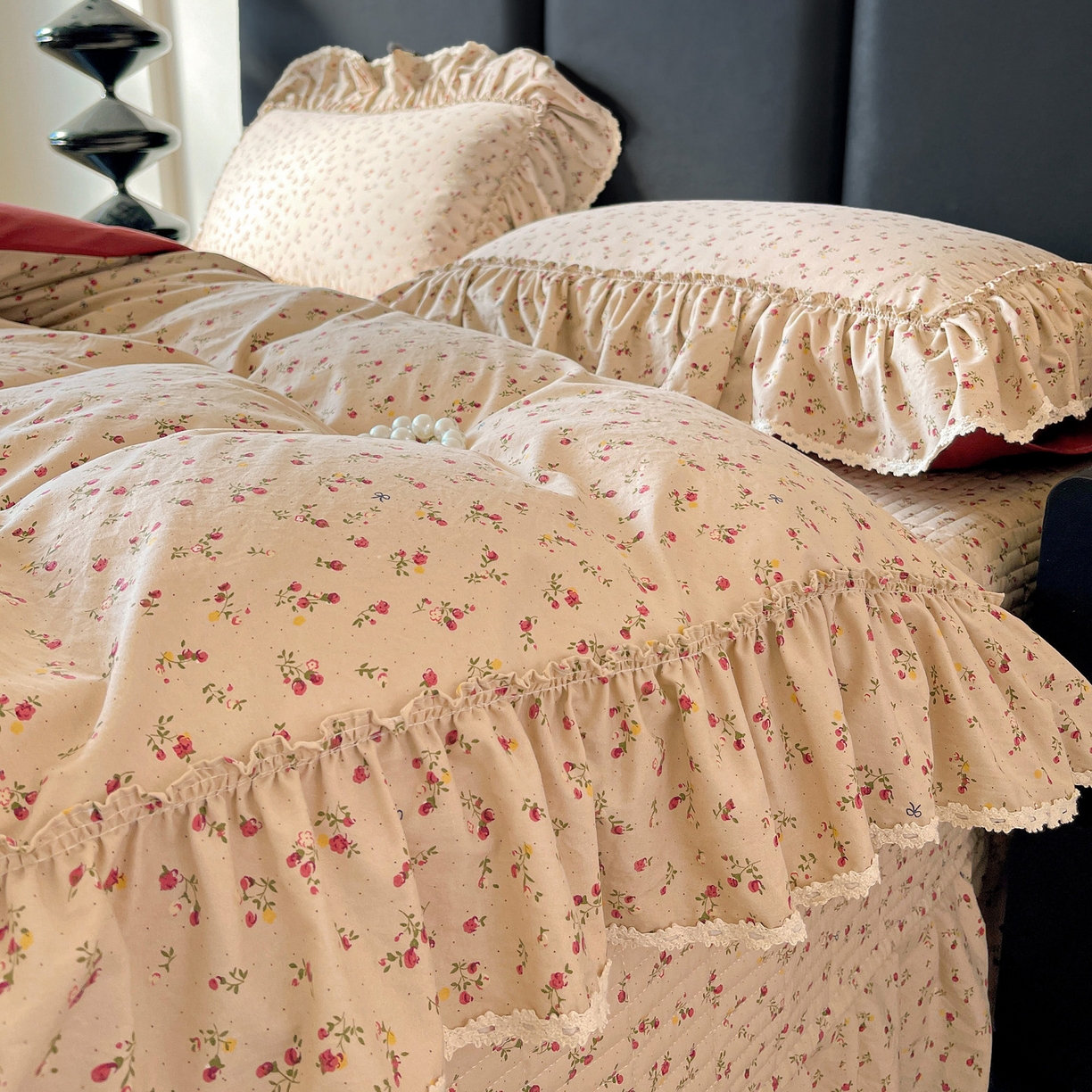 91家纺网 家纺一手货源 找家纺 富米莱（原臻工厂） 2026新款法式大花边A类古法仿棉云感纱床盖床裙四件套 大花边-焦糖玫瑰
