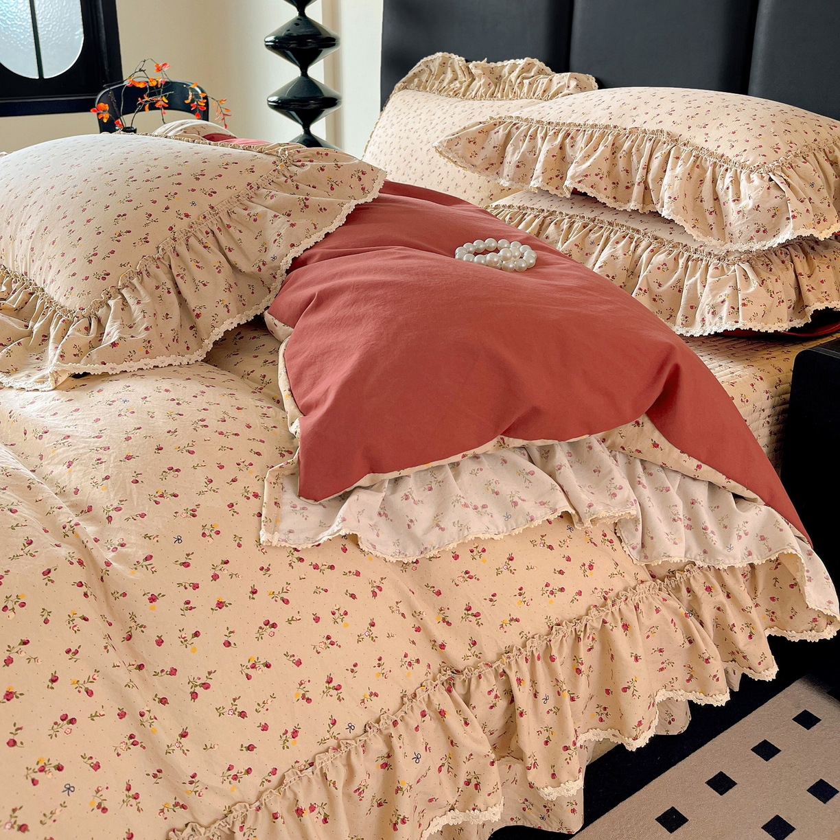 91家纺网 家纺一手货源 找家纺 富米莱（原臻工厂） 2026新款法式大花边A类古法仿棉云感纱床盖床裙四件套 大花边-焦糖玫瑰