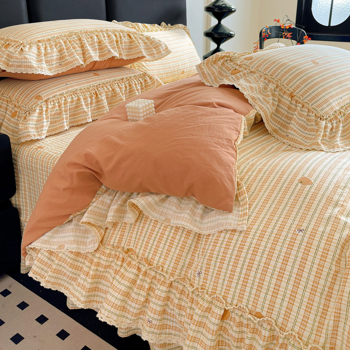 91家纺网 家纺一手货源 找家纺 富米莱（原臻工厂） 2026新款法式大花边A类古法仿棉云感纱床盖床裙四件套 大花边-南瓜格韵