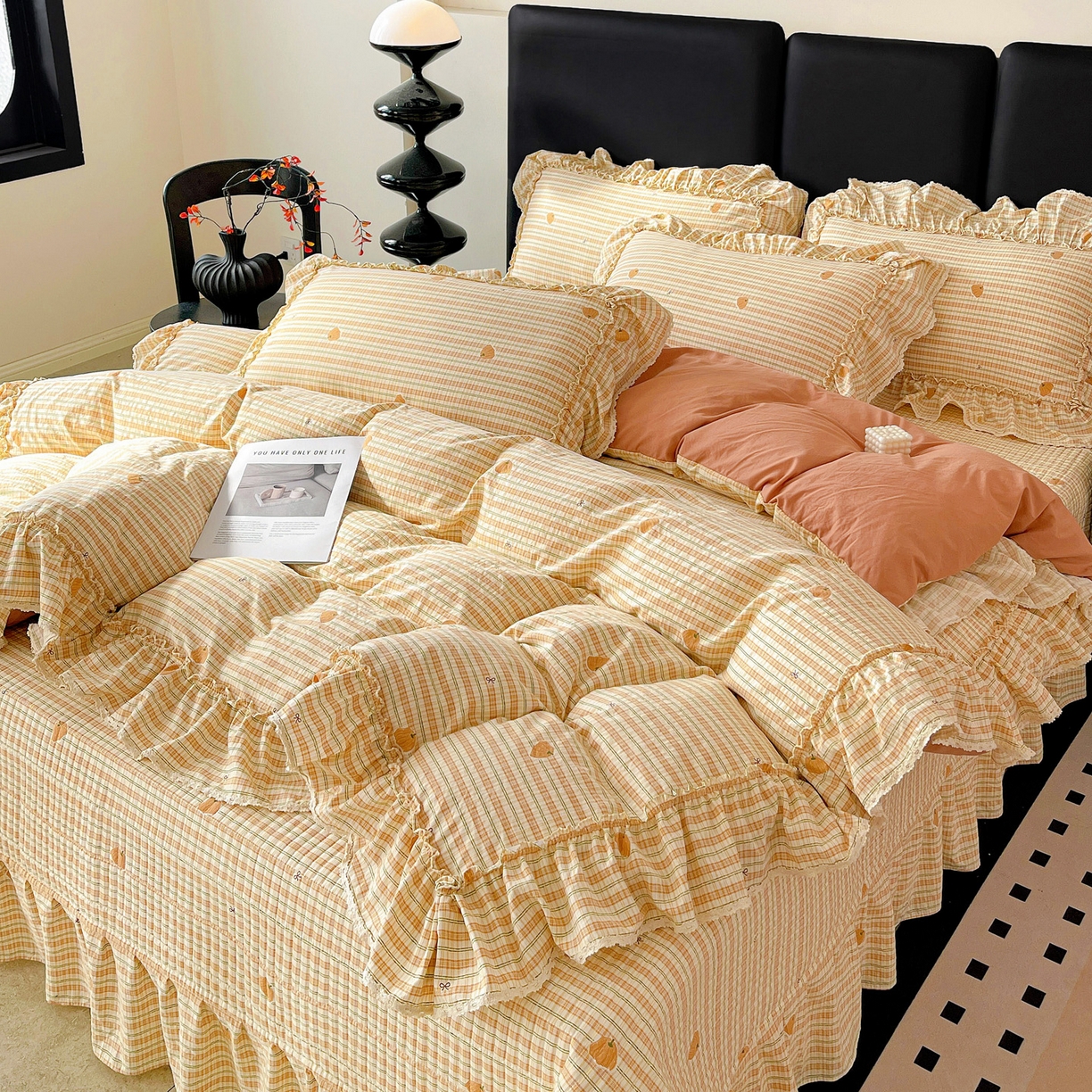 91家纺网 家纺一手货源 找家纺 富米莱（原臻工厂） 2026新款法式大花边A类古法仿棉云感纱床盖床裙四件套 大花边-南瓜格韵