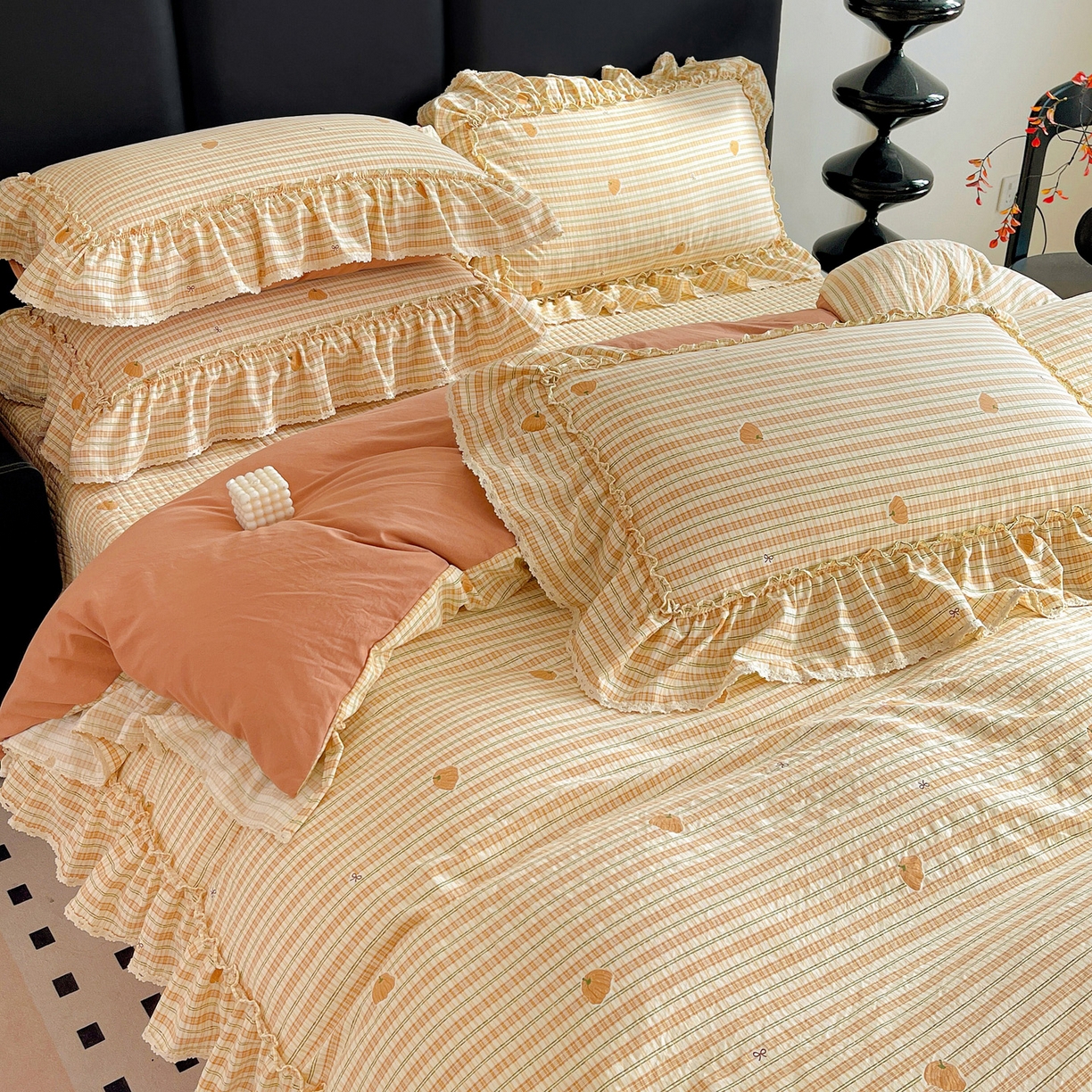 91家纺网 家纺一手货源 找家纺 富米莱（原臻工厂） 2026新款法式大花边A类古法仿棉云感纱床盖床裙四件套 大花边-南瓜格韵