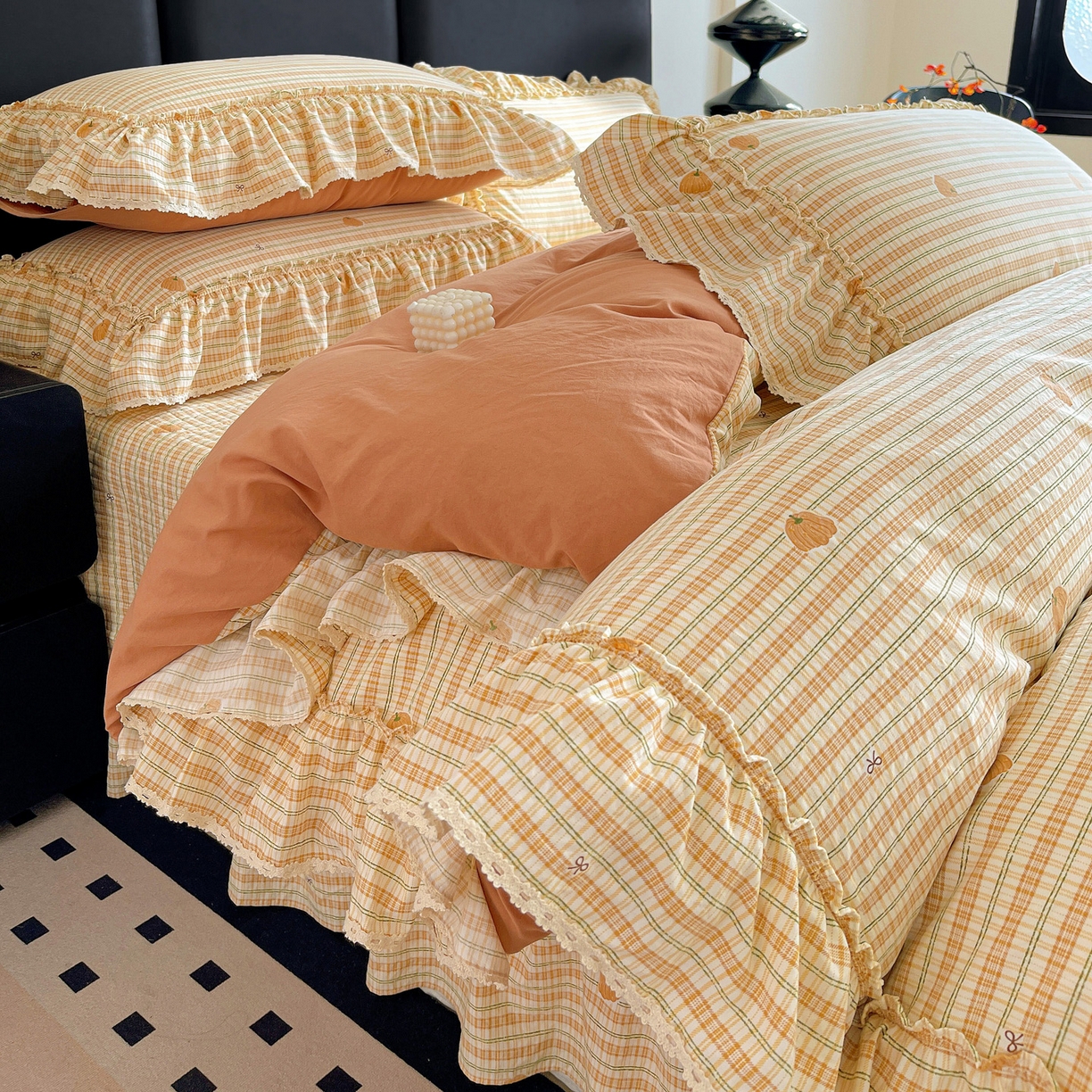 91家纺网 家纺一手货源 找家纺 富米莱（原臻工厂） 2026新款法式大花边A类古法仿棉云感纱床盖床裙四件套 大花边-南瓜格韵