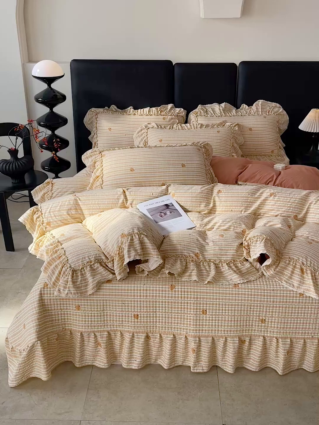 91家纺网 家纺一手货源 找家纺 富米莱（原臻工厂） 2026新款法式大花边A类古法仿棉云感纱床盖床裙四件套 大花边-南瓜格韵