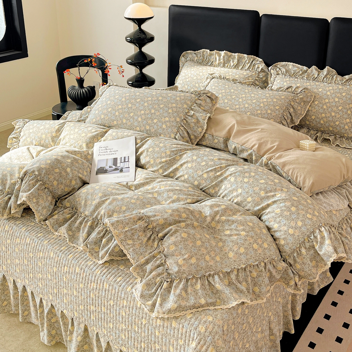 91家纺网 家纺一手货源 找家纺 富米莱（原臻工厂） 2026新款法式大花边A类古法仿棉云感纱床盖床裙四件套 大花边-雾灰蔷薇