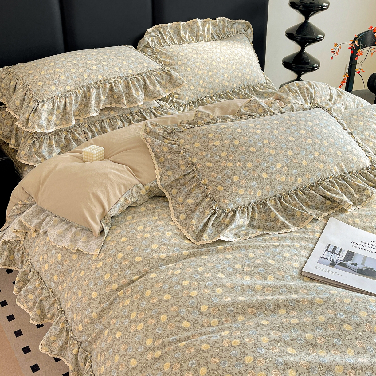 91家纺网 家纺一手货源 找家纺 富米莱（原臻工厂） 2026新款法式大花边A类古法仿棉云感纱床盖床裙四件套 大花边-雾灰蔷薇