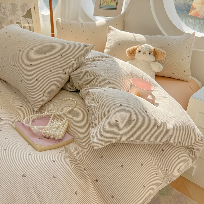 91家纺网 家纺一手货源 找家纺 韩巢家纺 2025新款奶呼呼云感双层纱印花四件套 米倾心