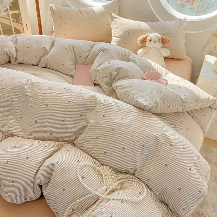 91家纺网 家纺一手货源 找家纺 韩巢家纺 2025新款奶呼呼云感双层纱印花四件套 米倾心