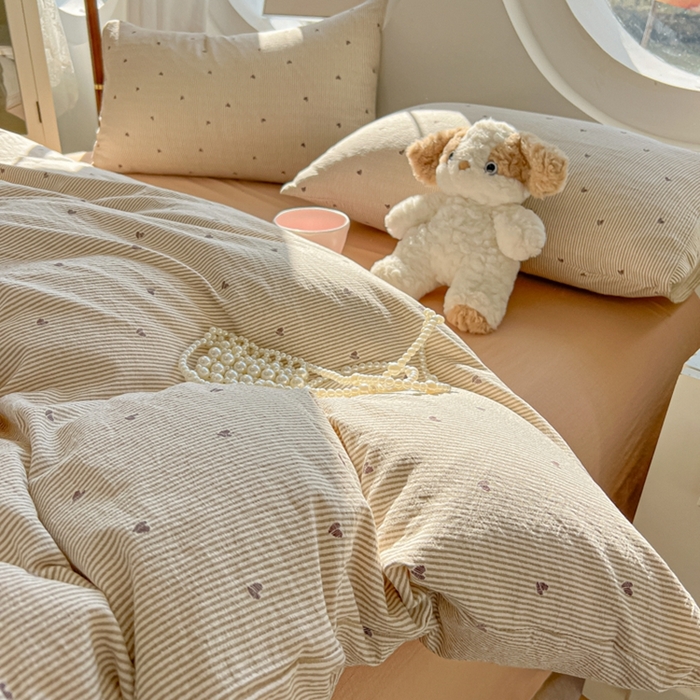 91家纺网 家纺一手货源 找家纺 韩巢家纺 2025新款奶呼呼云感双层纱印花四件套 米倾心