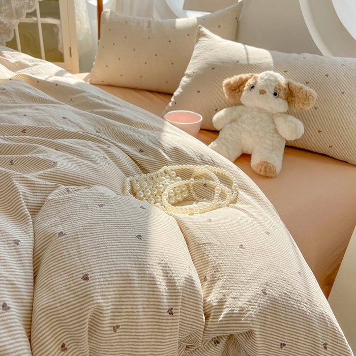 91家纺网 家纺一手货源 找家纺 韩巢家纺 2025新款奶呼呼云感双层纱印花四件套 米倾心