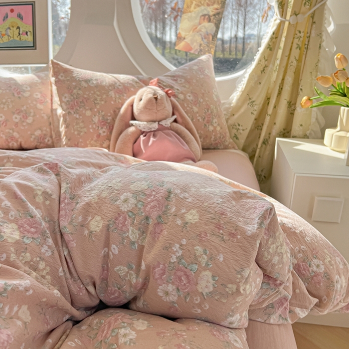 91家纺网 家纺一手货源 找家纺 韩巢家纺 2025新款奶呼呼云感双层纱印花四件套 爱如星辰