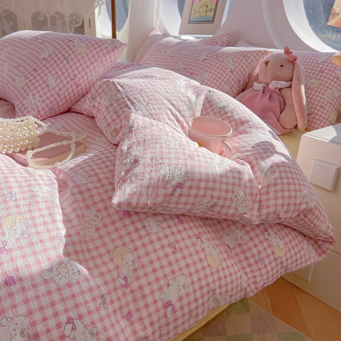 91家纺网 家纺一手货源 找家纺 韩巢家纺 2025新款奶呼呼云感双层纱印花四件套 猫猫晚宴