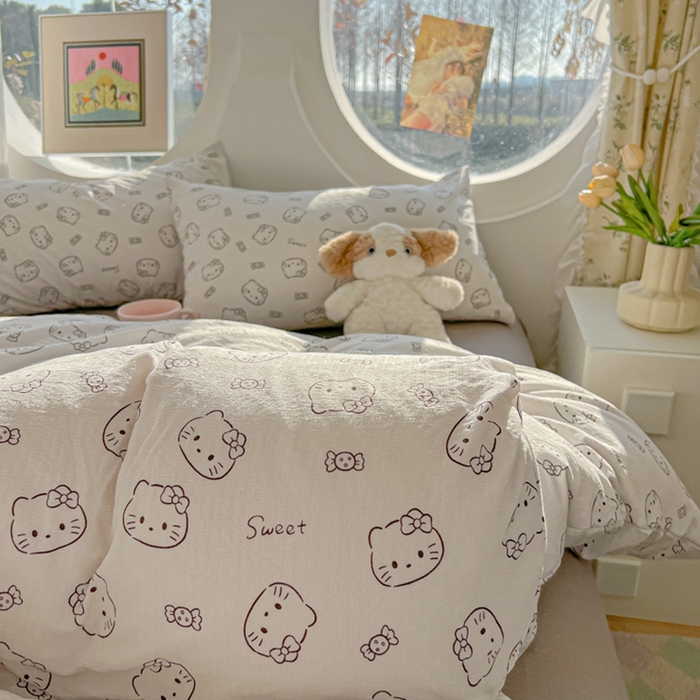 91家纺网 家纺一手货源 找家纺 韩巢家纺 2025新款奶呼呼云感双层纱印花四件套 猫咪恋人