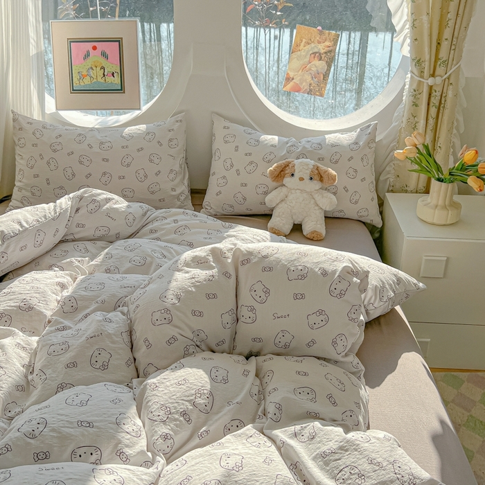 91家纺网 家纺一手货源 找家纺 韩巢家纺 2025新款奶呼呼云感双层纱印花四件套 猫咪恋人