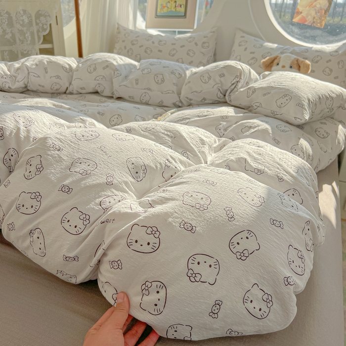 91家纺网 家纺一手货源 找家纺 韩巢家纺 2025新款奶呼呼云感双层纱印花四件套 猫咪恋人