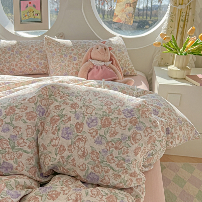 91家纺网 家纺一手货源 找家纺 韩巢家纺 2025新款奶呼呼云感双层纱印花四件套 偏偏宠爱