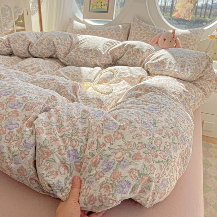 91家纺网 家纺一手货源 找家纺 韩巢家纺 2025新款奶呼呼云感双层纱印花四件套 偏偏宠爱