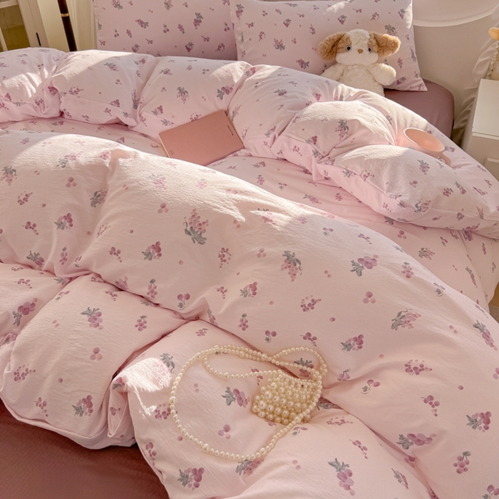 91家纺网 家纺一手货源 找家纺 韩巢家纺 2025新款奶呼呼云感双层纱印花四件套 葡萄七分甜