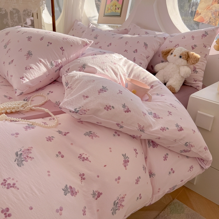 91家纺网 家纺一手货源 找家纺 韩巢家纺 2025新款奶呼呼云感双层纱印花四件套 葡萄七分甜