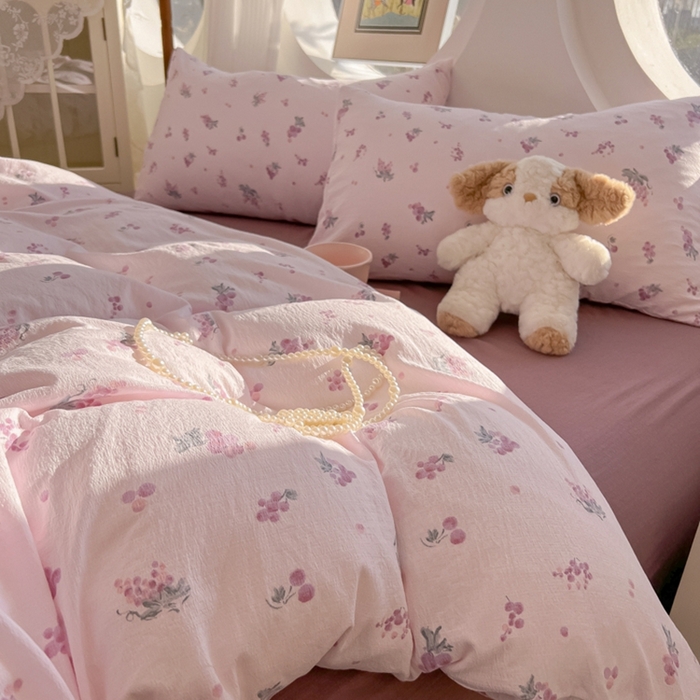 91家纺网 家纺一手货源 找家纺 韩巢家纺 2025新款奶呼呼云感双层纱印花四件套 葡萄七分甜