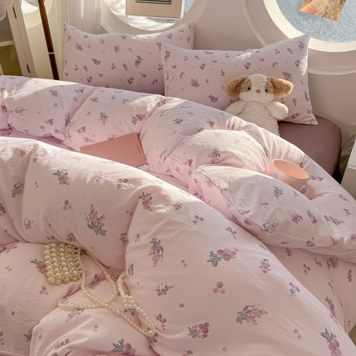 91家纺网 家纺一手货源 找家纺 韩巢家纺 2025新款奶呼呼云感双层纱印花四件套 葡萄七分甜